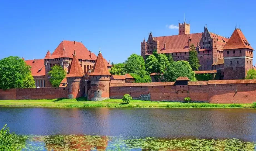 Il Castello di Malbork: La Più Grande Fortezza Medievale in mattoni